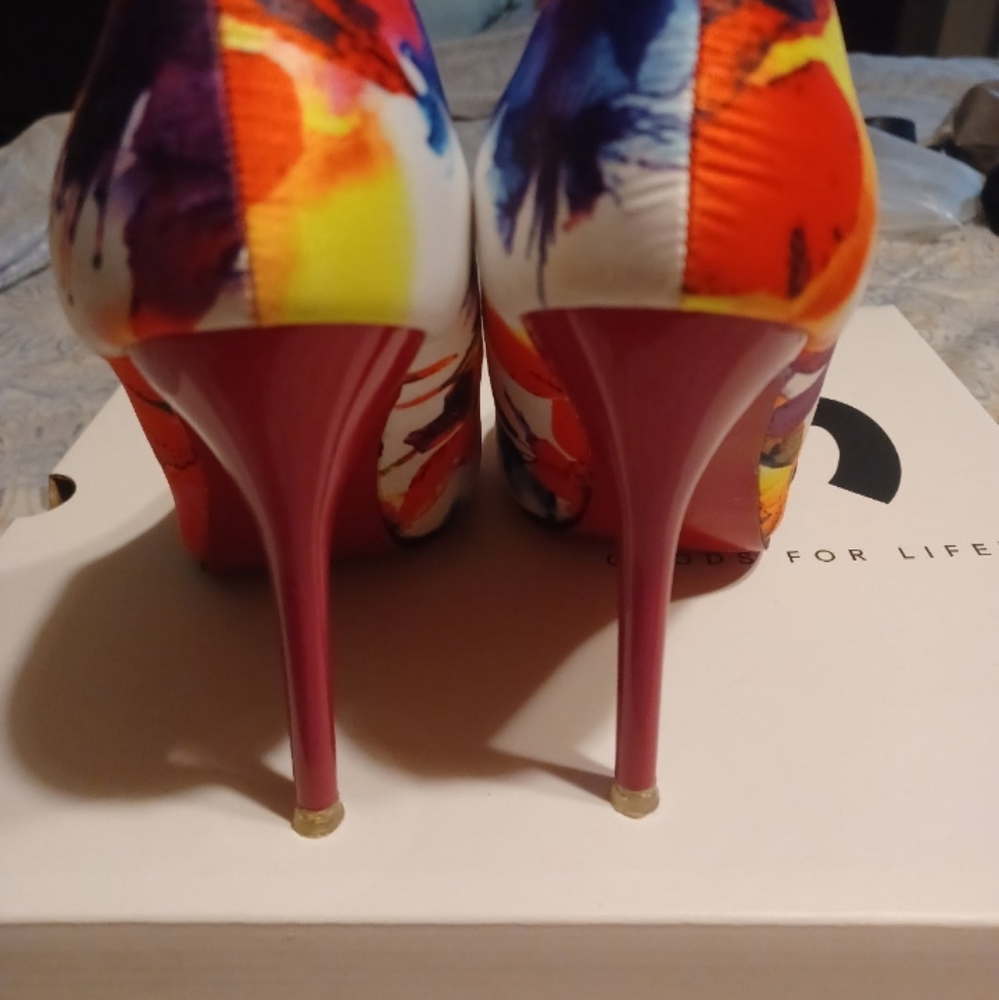 Heels - Picture 2 of 3